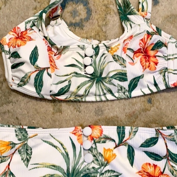 ⭐️Xhilaration, High-Waisted Bikini, Easy Wear & Care,Excellent Condition,Medium - Picture 5 of 9